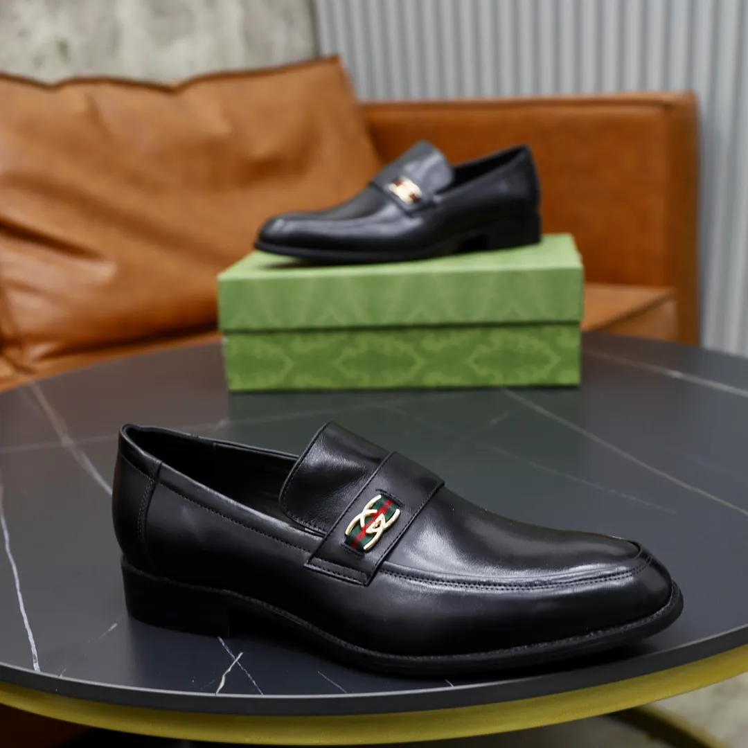 Men's shoes: 250🙅‍♂️🙅‍♂️🙅‍♂️Niuli Brand: GUCCI Size: 38-44 (45 can be customized) Level: Counter classic Material: Original soft cowhide upper Comfortable cowhide lining Original lightweight outsole Style category: Business casual footwear Driving leather shoes Color: Actual picture color